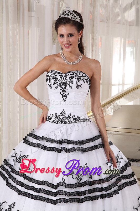 Sweetheart Embroidery White and Black Layered Tulle Quinceanera Dress
