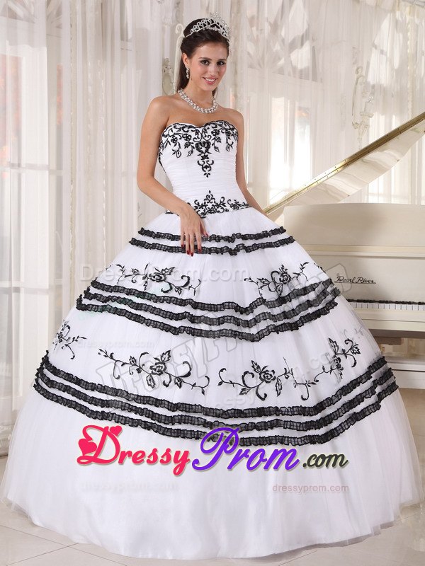 Sweetheart Embroidery White and Black Layered Tulle Quinceanera Dress