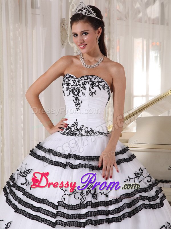 Sweetheart Embroidery White and Black Layered Tulle Quinceanera Dress
