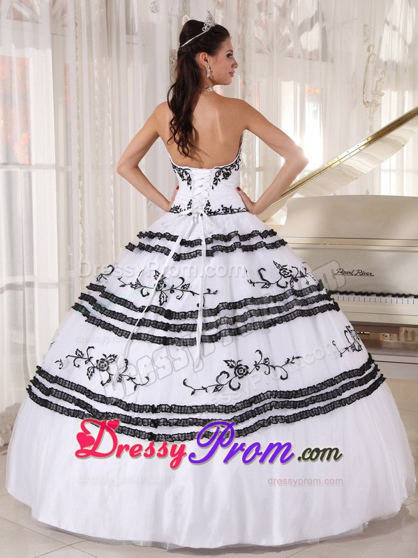 Sweetheart Embroidery White and Black Layered Tulle Quinceanera Dress