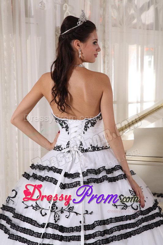 Sweetheart Embroidery White and Black Layered Tulle Quinceanera Dress