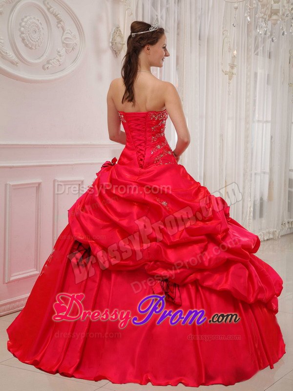 Hand Made Flowers Sweetheart Appliques Taffeta Red Quinceanera Gowns