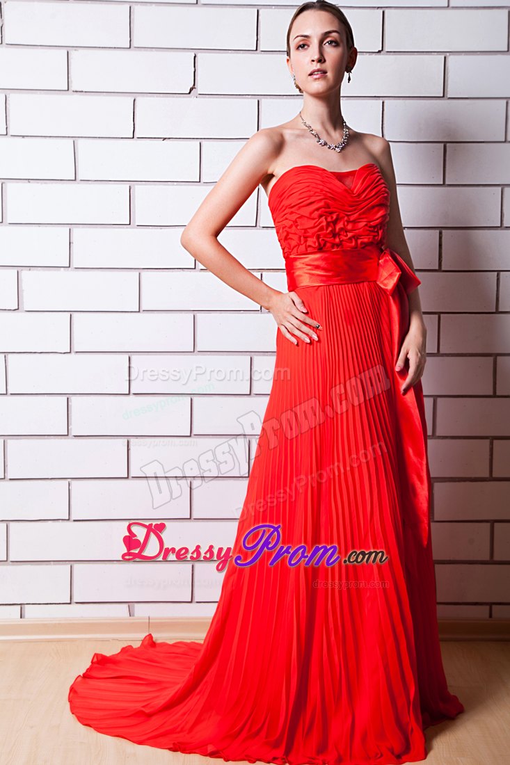 Red Column Strapless Pleated Prom Dress with Bowknot Brush Train
