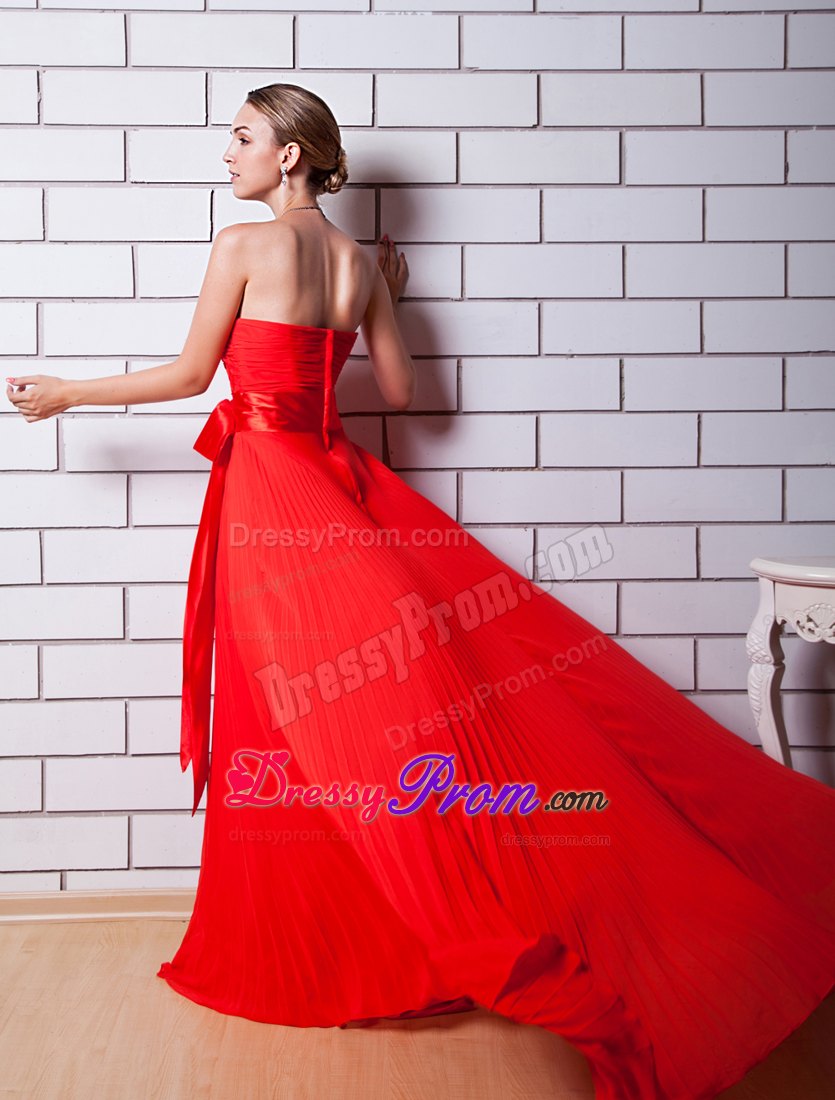 Red Column Strapless Pleated Prom Dress with Bowknot Brush Train