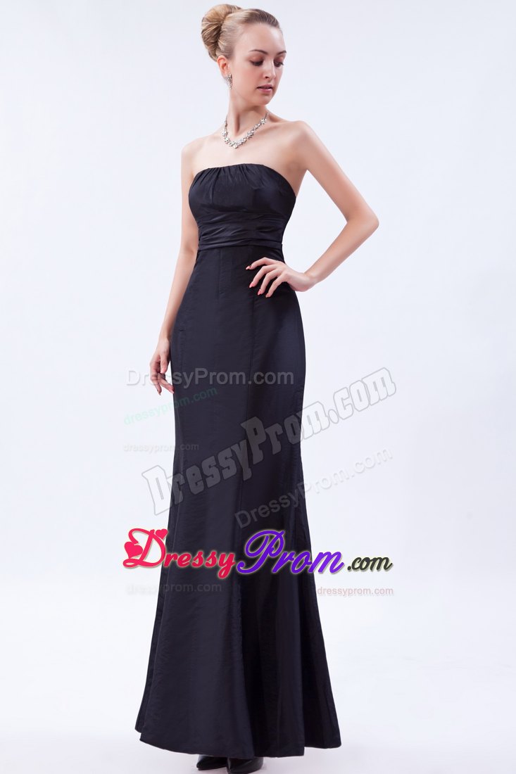 Navy Blue Colum Strapless Satin Ruched Prom Dress with Bowknot