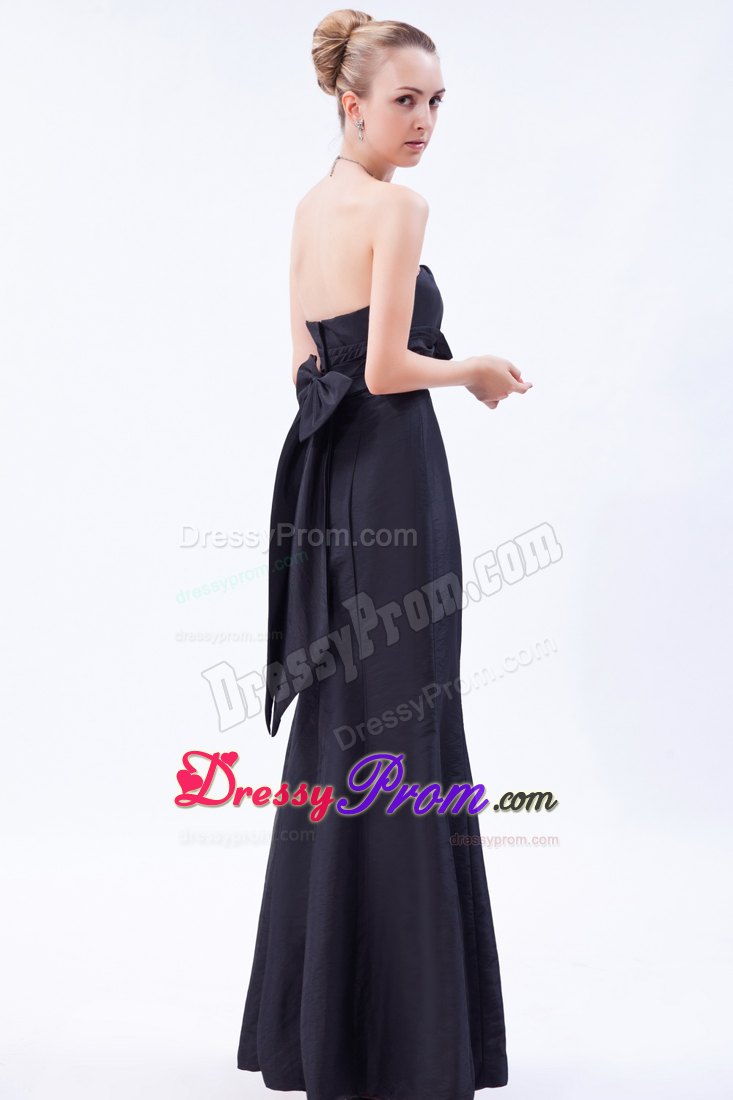 Navy Blue Colum Strapless Satin Ruched Prom Dress with Bowknot