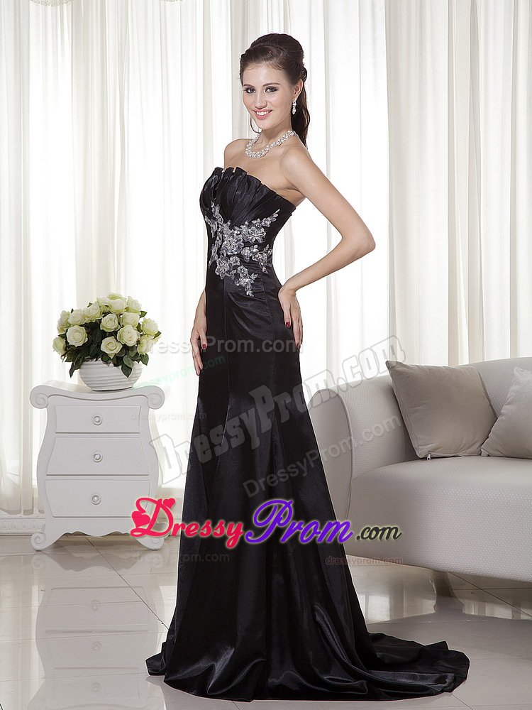 Satin Mermaid Brush Strapless Appliques Prom Gown in Black