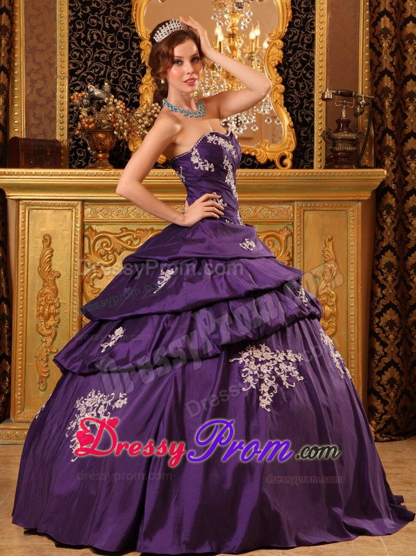 Taffeta Sweetheart Beading and Appliques Purple Sweet Sixteen Dresses