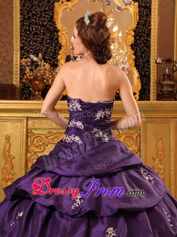 Taffeta Sweetheart Beading and Appliques Purple Sweet Sixteen Dresses