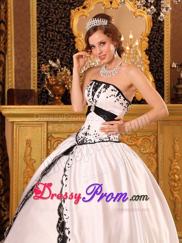 Embroidery Strapless White Satin Floor-length Dresses For a Quinceanera