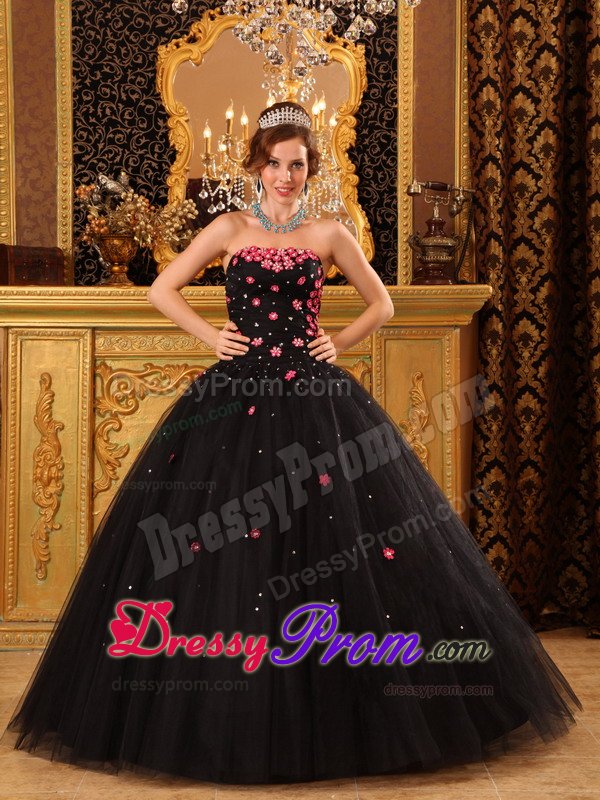 Black Strapless Tulle Floor-length Quinceanera Gown with Appliques