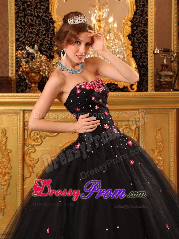 Black Strapless Tulle Floor-length Quinceanera Gown with Appliques