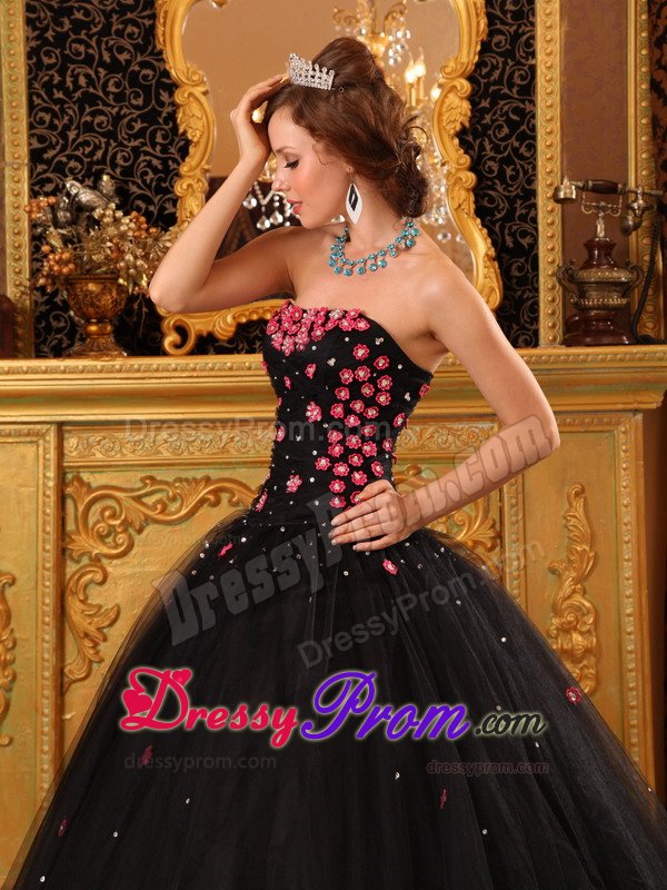 Black Strapless Tulle Floor-length Quinceanera Gown with Appliques