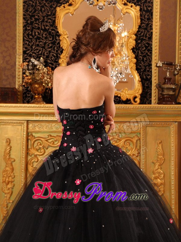 Black Strapless Tulle Floor-length Quinceanera Gown with Appliques