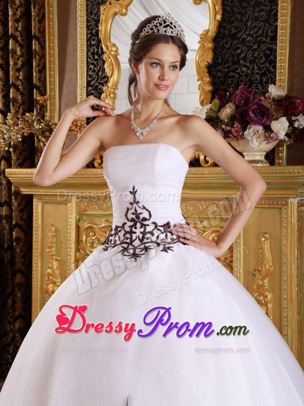 Inexpensive Strapless White Dress for Sweet 16 with Embroidery