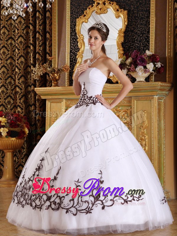 Inexpensive Strapless White Dress for Sweet 16 with Embroidery