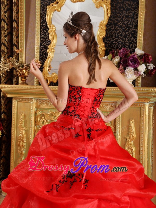 Free Shipping Red Quinceanera Dresses with Black Embroidery