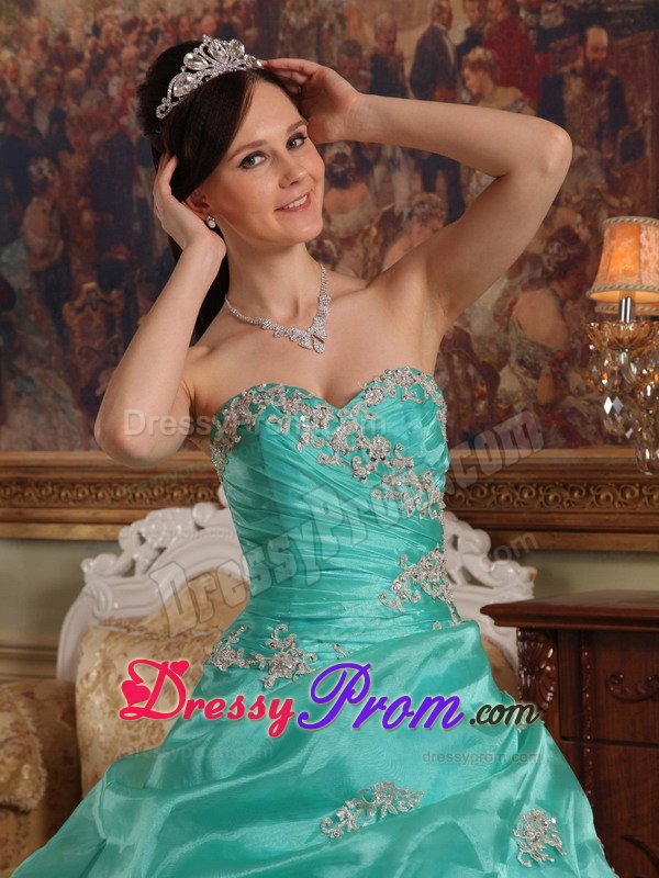 Customized Sweetheart Appliqued Pick Ups Quinceanera Dresses