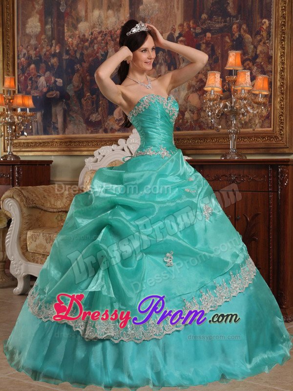 Customized Sweetheart Appliqued Pick Ups Quinceanera Dresses