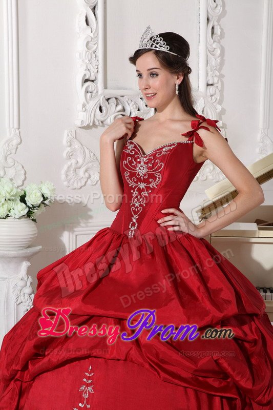 Straps Embroidery Beaded Quinceanera Party Dress with Pick Ups