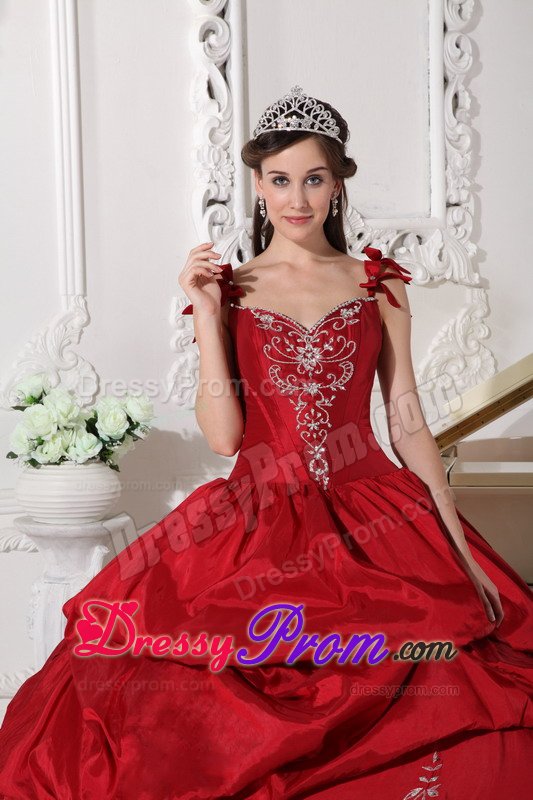 Straps Embroidery Beaded Quinceanera Party Dress with Pick Ups