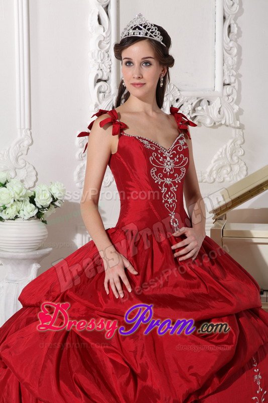 Straps Embroidery Beaded Quinceanera Party Dress with Pick Ups