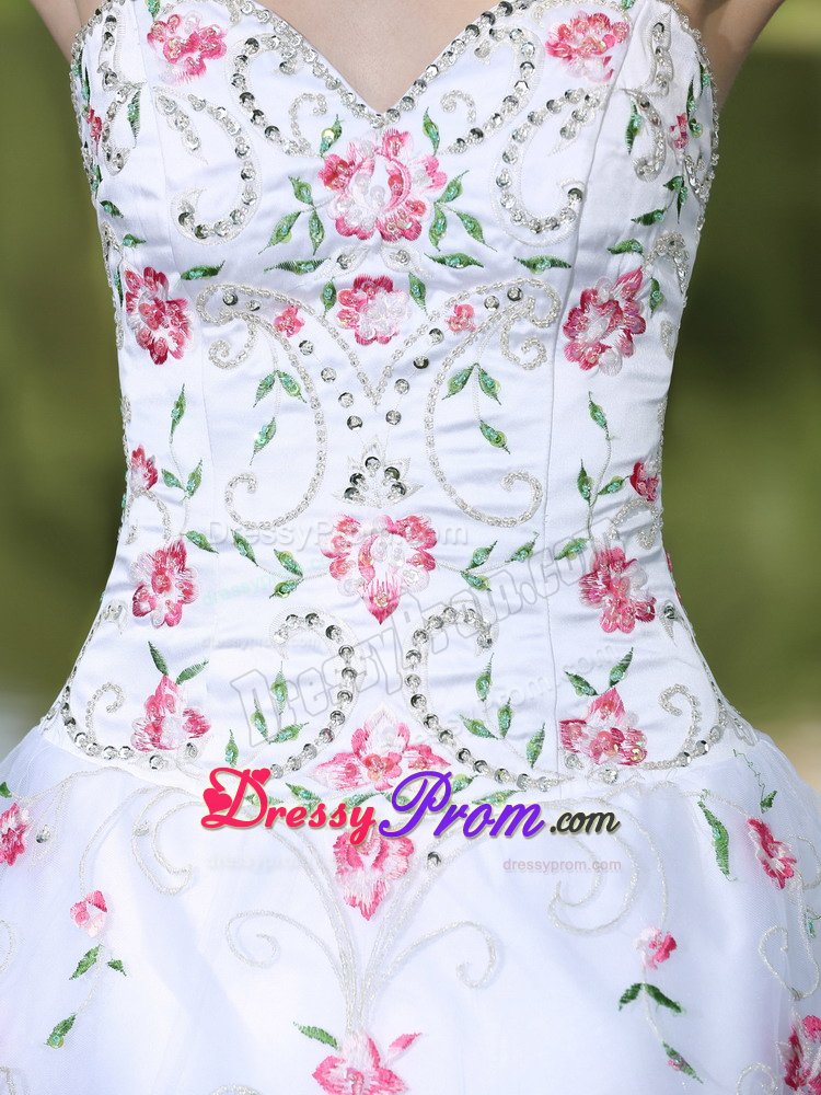 Trendy Sweetheart Floral Appliqued White Quinceanera Dresses