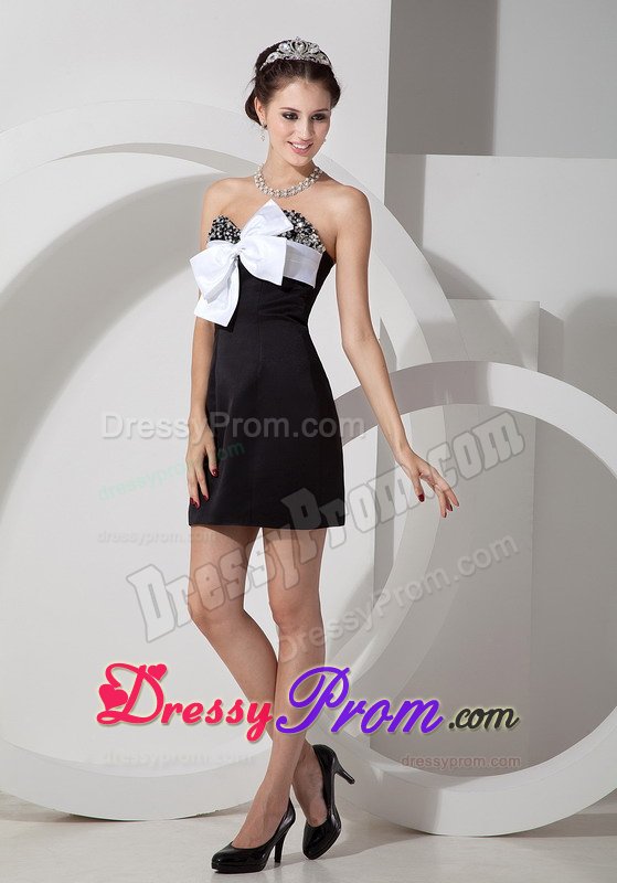 Bowknot and Beading Accent Prom Little Black Dress of Mini Length