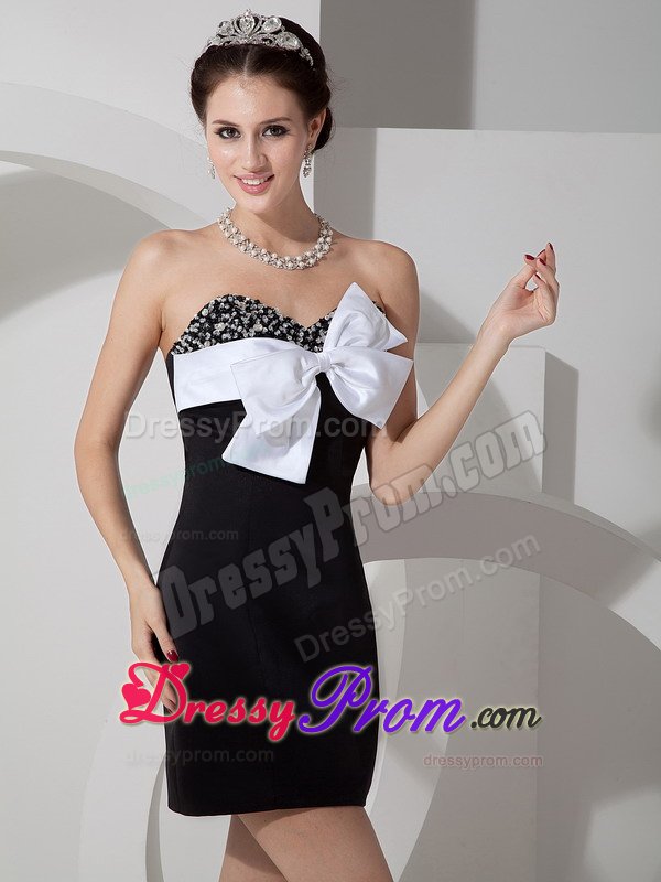 Bowknot and Beading Accent Prom Little Black Dress of Mini Length