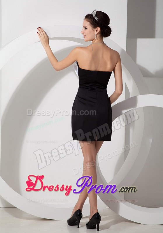 Bowknot and Beading Accent Prom Little Black Dress of Mini Length