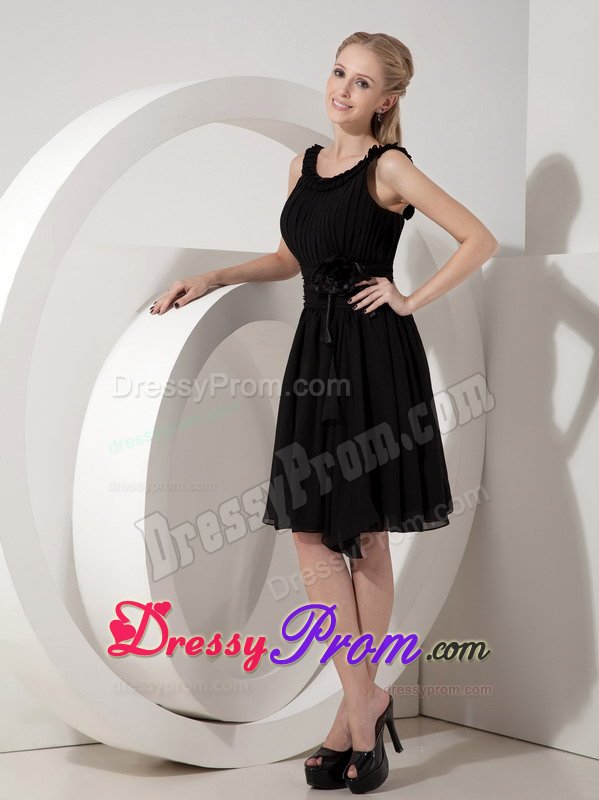 Elegant Empire Scoop Neck Ruched Little Black Dress with Flower