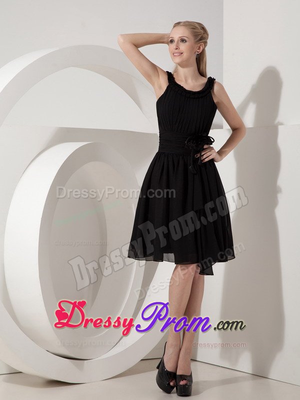 Elegant Empire Scoop Neck Ruched Little Black Dress with Flower
