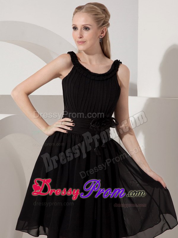 Elegant Empire Scoop Neck Ruched Little Black Dress with Flower