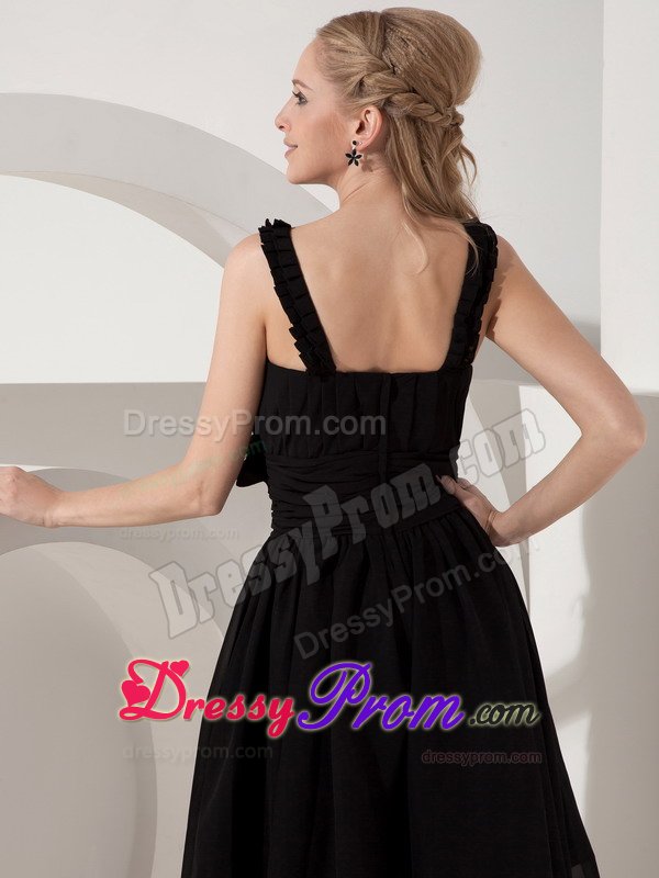 Elegant Empire Scoop Neck Ruched Little Black Dress with Flower