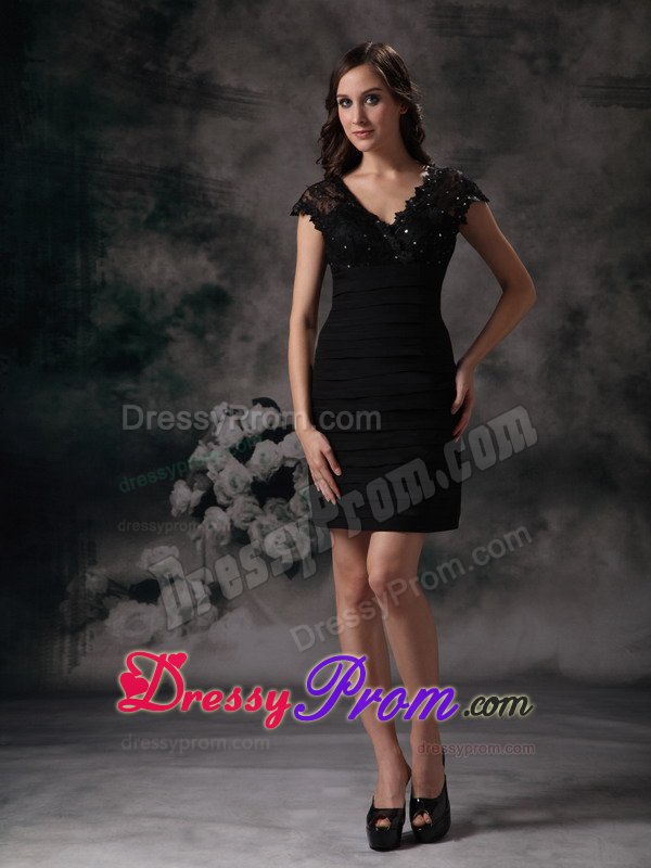 Best Column V-neck Cap Sleeves Little Black Dresses for Juniors