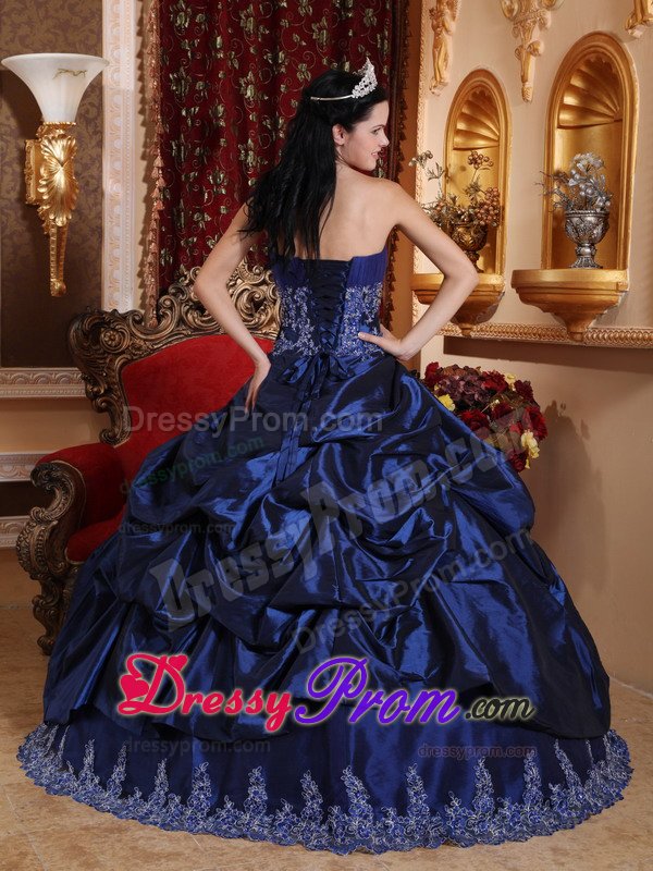Appliqued Navy Blue Taffeta Quinceanera Gowns with Pick ups 2014