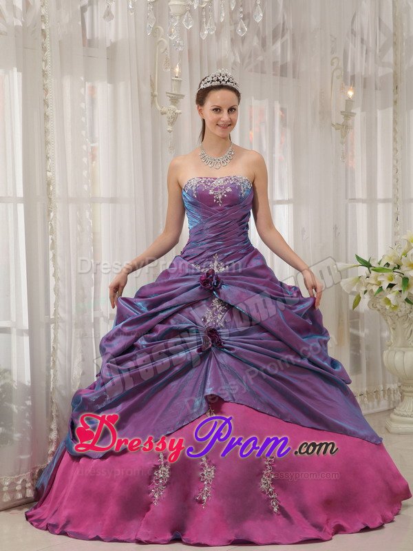Tauranga CN Purple Strapless Quinceanera Gowns with Appliques