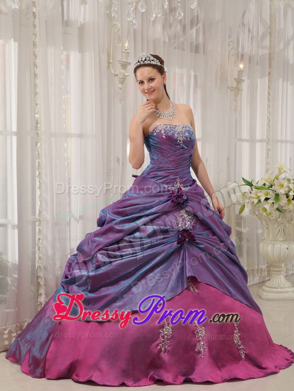 Tauranga CN Purple Strapless Quinceanera Gowns with Appliques