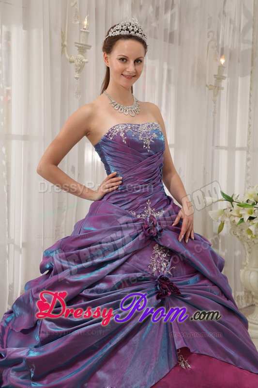 Tauranga CN Purple Strapless Quinceanera Gowns with Appliques