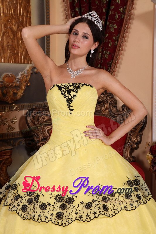 Yellow Strapless Sweet 15 Dresses with Black Lace Appliques