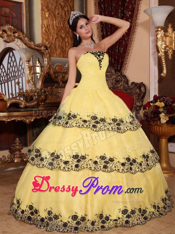 Yellow Strapless Sweet 15 Dresses with Black Lace Appliques