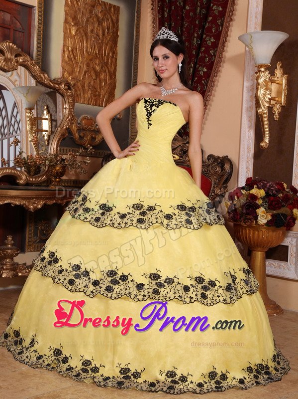 Yellow Strapless Sweet 15 Dresses with Black Lace Appliques