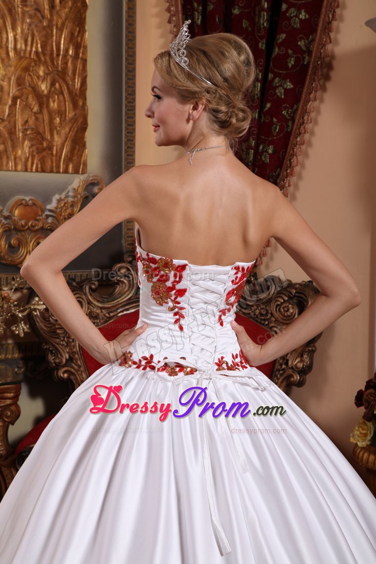 White Sweetheart Taffeta Sweet 15 Dresses with Red Appliques
