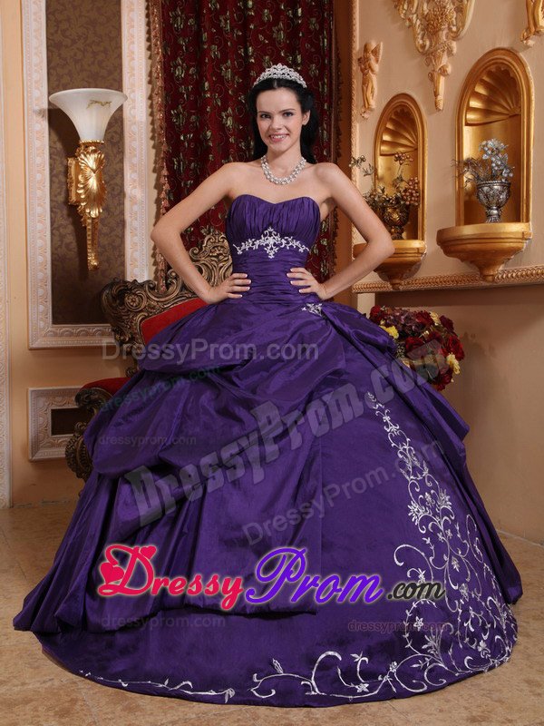 Dark Purple Sweetheart Sweet 15 Quinceanera Dress with Appliques