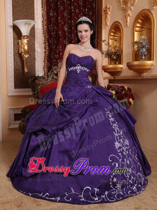 Dark Purple Sweetheart Sweet 15 Quinceanera Dress with Appliques