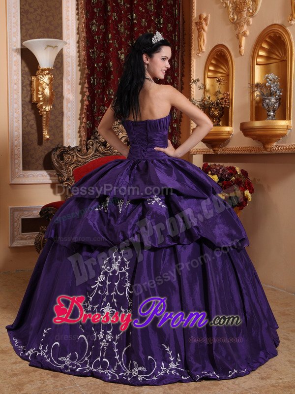 Dark Purple Sweetheart Sweet 15 Quinceanera Dress with Appliques