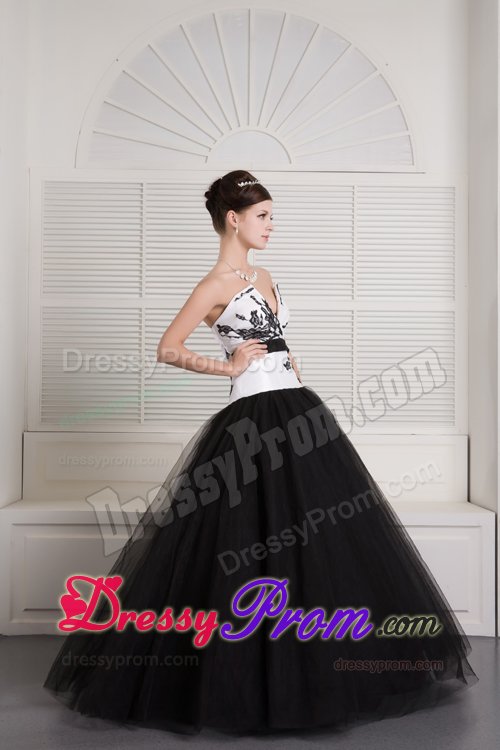 Embroidered White and Black v Neck Organza Quinceanera Dresses