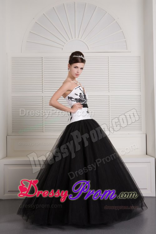 Embroidered White and Black v Neck Organza Quinceanera Dresses