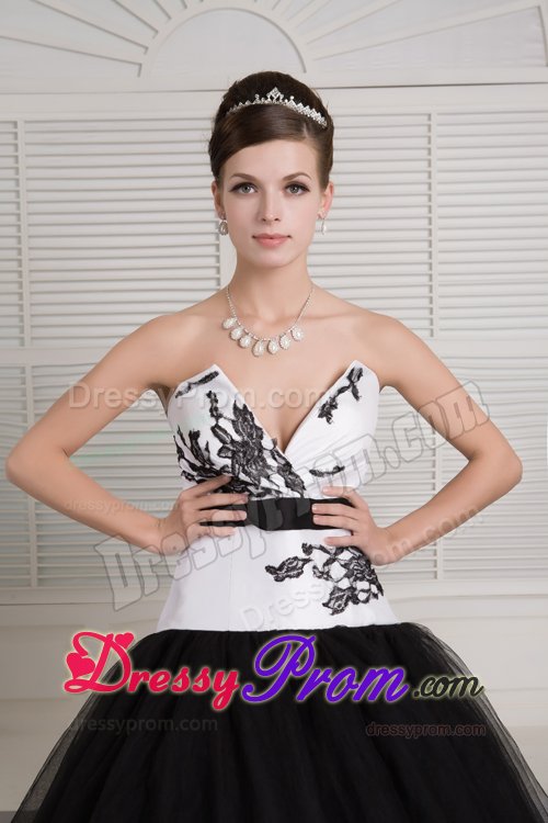 Embroidered White and Black v Neck Organza Quinceanera Dresses
