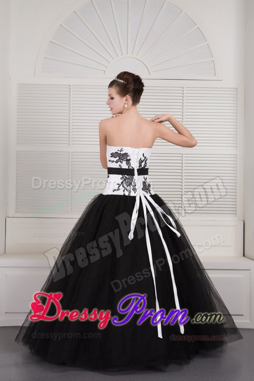 Embroidered White and Black v Neck Organza Quinceanera Dresses